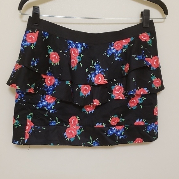 Floral Mini Skirt - Picture 1 of 4